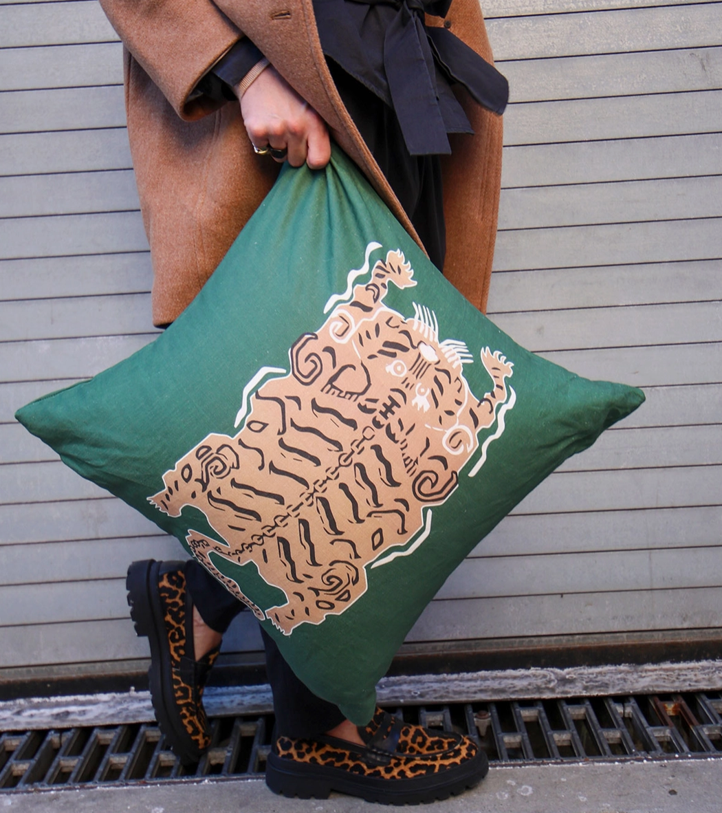 Le Tibetan En Solo Pillow